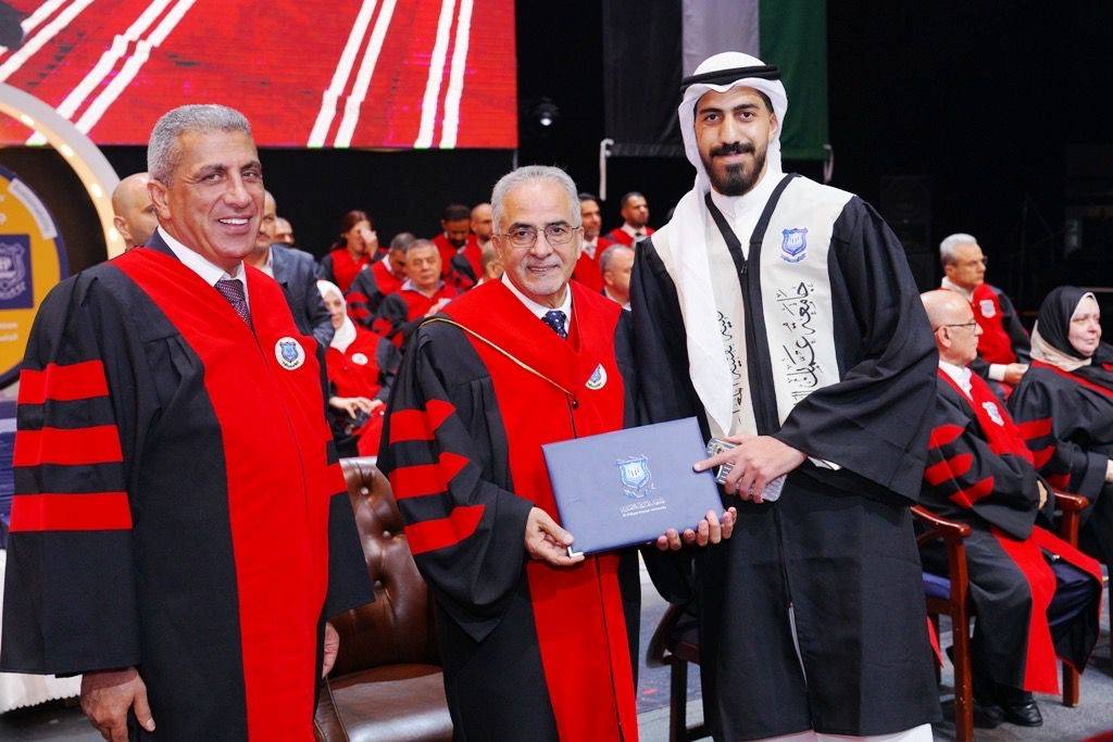 بالصور .. أ.د.حمدان يرعى احتفال عمان الاهلية لليوم الثاني بتخريج طلبة الفصل الثاني من الفوج 32