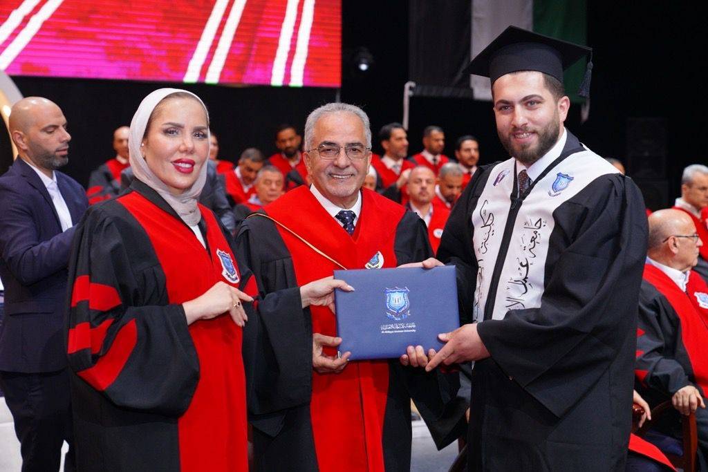 بالصور .. أ.د.حمدان يرعى احتفال عمان الاهلية لليوم الثاني بتخريج طلبة الفصل الثاني من الفوج 32