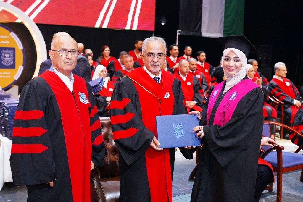 بالصور .. أ.د.حمدان يرعى احتفال عمان الاهلية لليوم الثاني بتخريج طلبة الفصل الثاني من الفوج 32