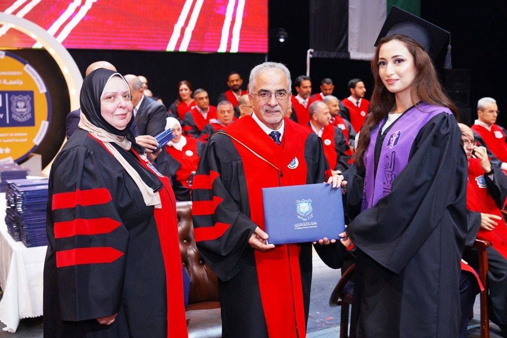 بالصور .. أ.د.حمدان يرعى احتفال عمان الاهلية لليوم الثاني بتخريج طلبة الفصل الثاني من الفوج 32