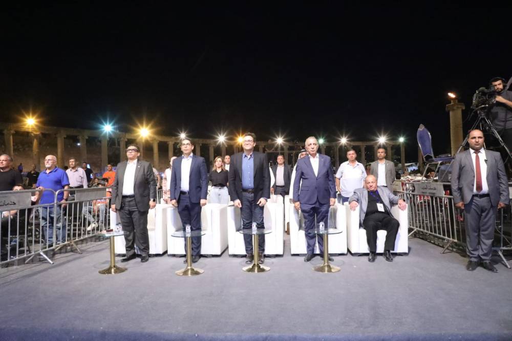  الساحة الرئيسية تتزين بالتراث الاردني والمصري بتوليفة فنية مميزة. 