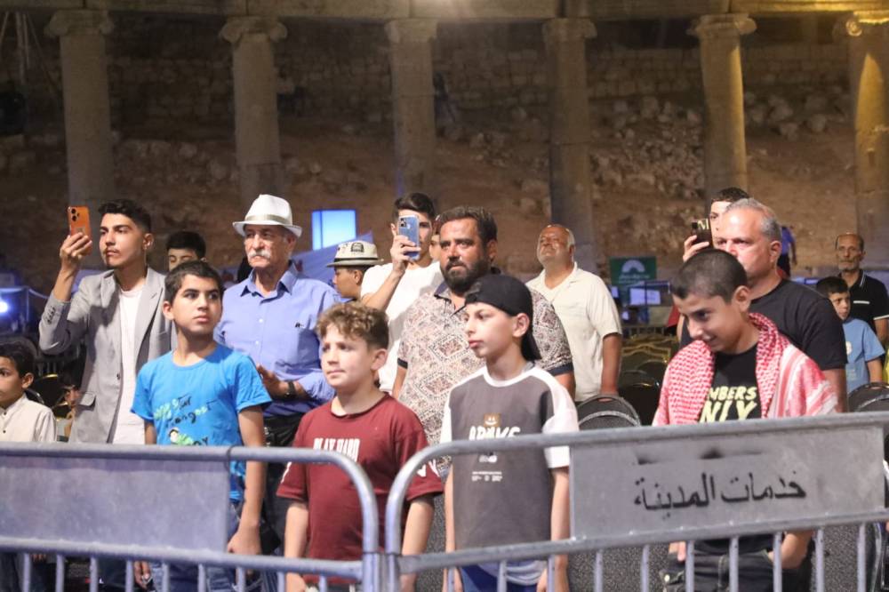  الساحة الرئيسية تتزين بالتراث الاردني والمصري بتوليفة فنية مميزة. 