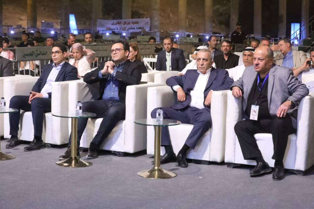  الساحة الرئيسية تتزين بالتراث الاردني والمصري بتوليفة فنية مميزة. 