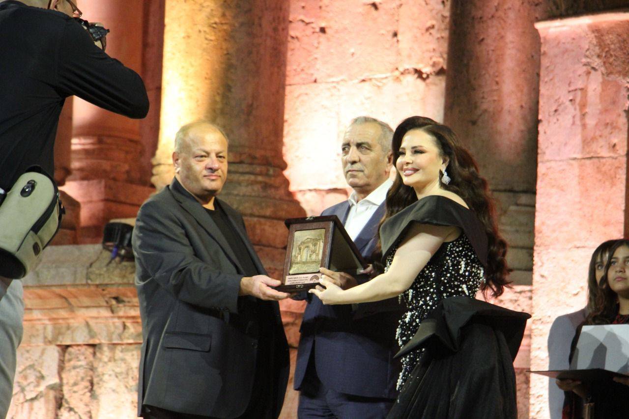 جرش يغني بصوت ديانا كرزون.. وتألق لافت على المسرح الجنوبي