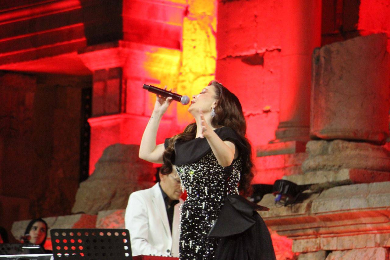 جرش يغني بصوت ديانا كرزون.. وتألق لافت على المسرح الجنوبي