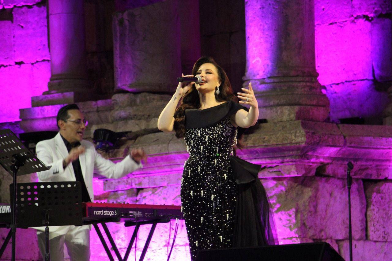 جرش يغني بصوت ديانا كرزون.. وتألق لافت على المسرح الجنوبي