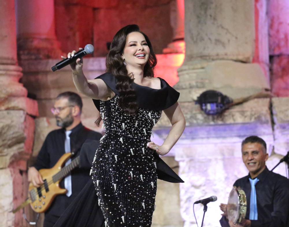 جرش يغني بصوت ديانا كرزون.. وتألق لافت على المسرح الجنوبي