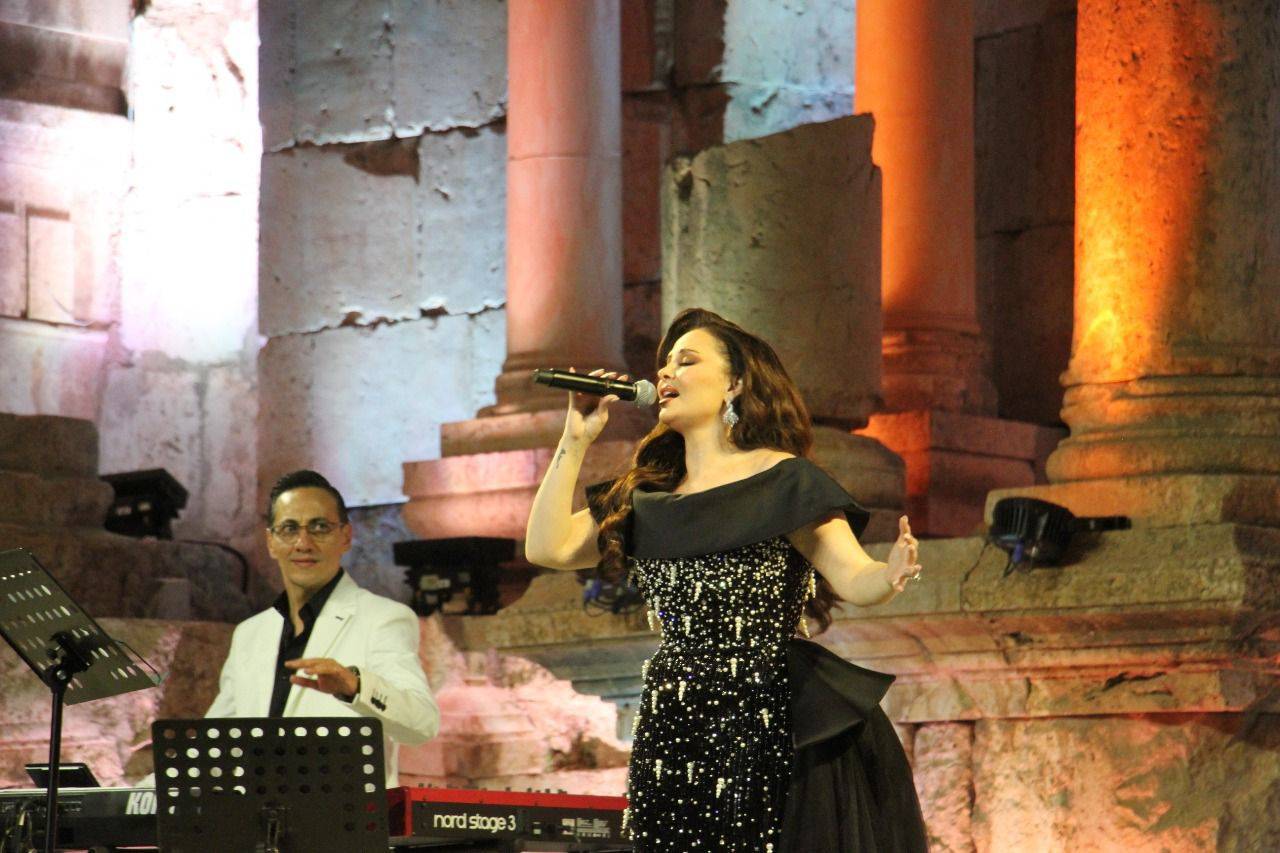 جرش يغني بصوت ديانا كرزون.. وتألق لافت على المسرح الجنوبي