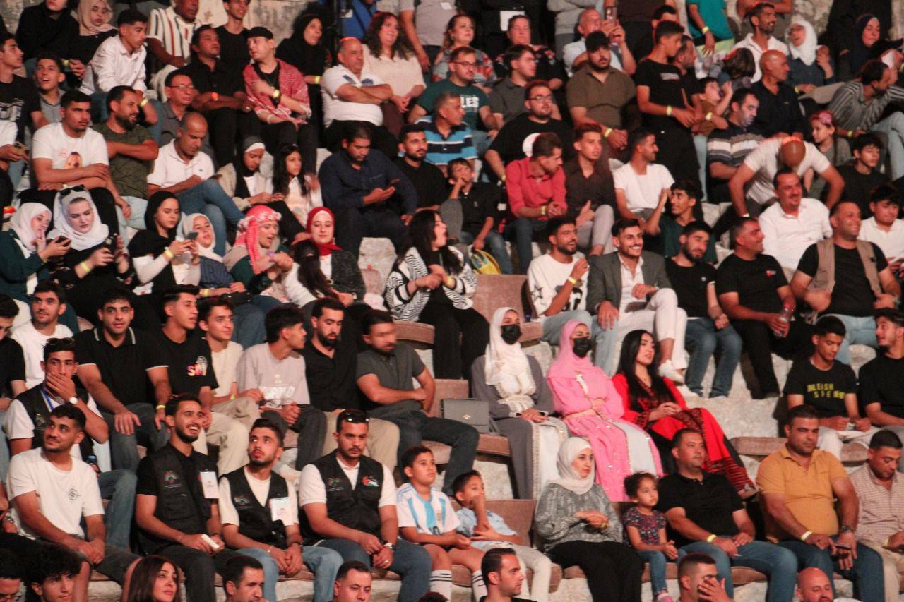 جرش يغني بصوت ديانا كرزون.. وتألق لافت على المسرح الجنوبي