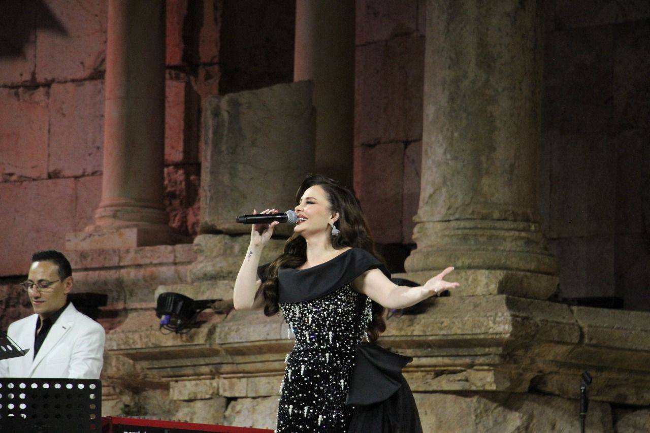 جرش يغني بصوت ديانا كرزون.. وتألق لافت على المسرح الجنوبي