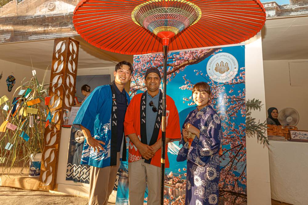 تلاقي الثقافات والحضارات العربية والعالمية في جناح السفارات بمهرجان جرش