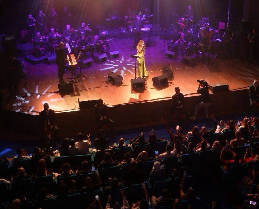 نجوى كرم تلامس قلوب جمهور إسطنبول بأمسية غنائية مبهرة وتستعد لمهرجان قرطاج الدولي