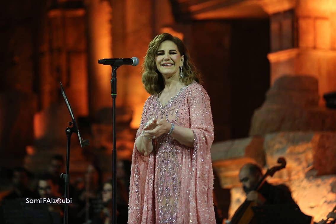 ميادة الحناوي تعيد زمن الفن الجميل إلى المسرح الجنوبي