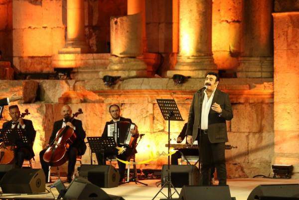 نور مهنا يُشعل المسرح الجنوبي بليلة حلبيّة لا تُنسى