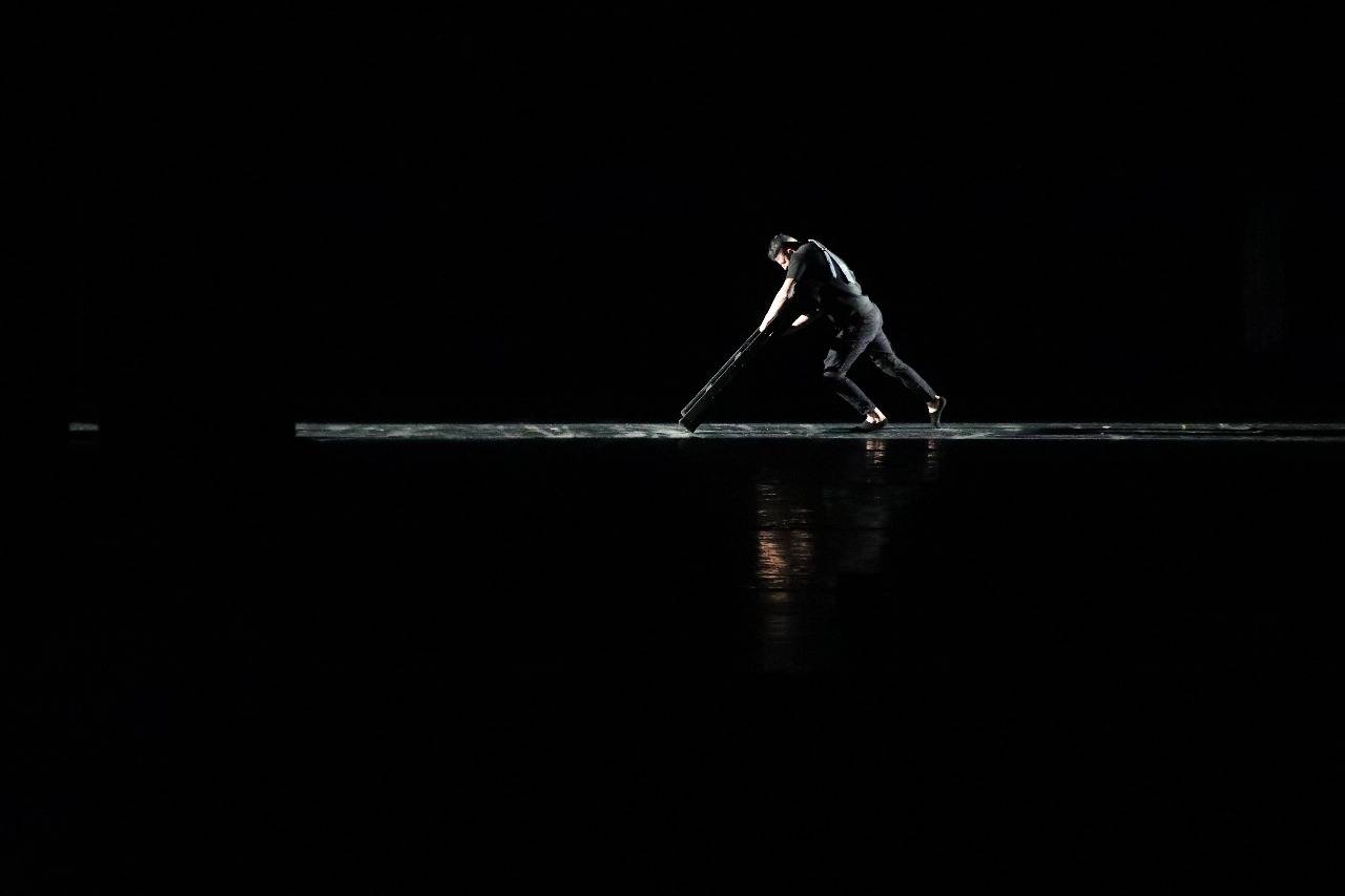 مونودراما هبوط مؤقت.. شهادة مسرحية على وجع وواقع الأسرى