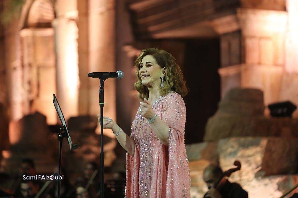 ميادة الحناوي تعيد زمن الفن الجميل إلى المسرح الجنوبي