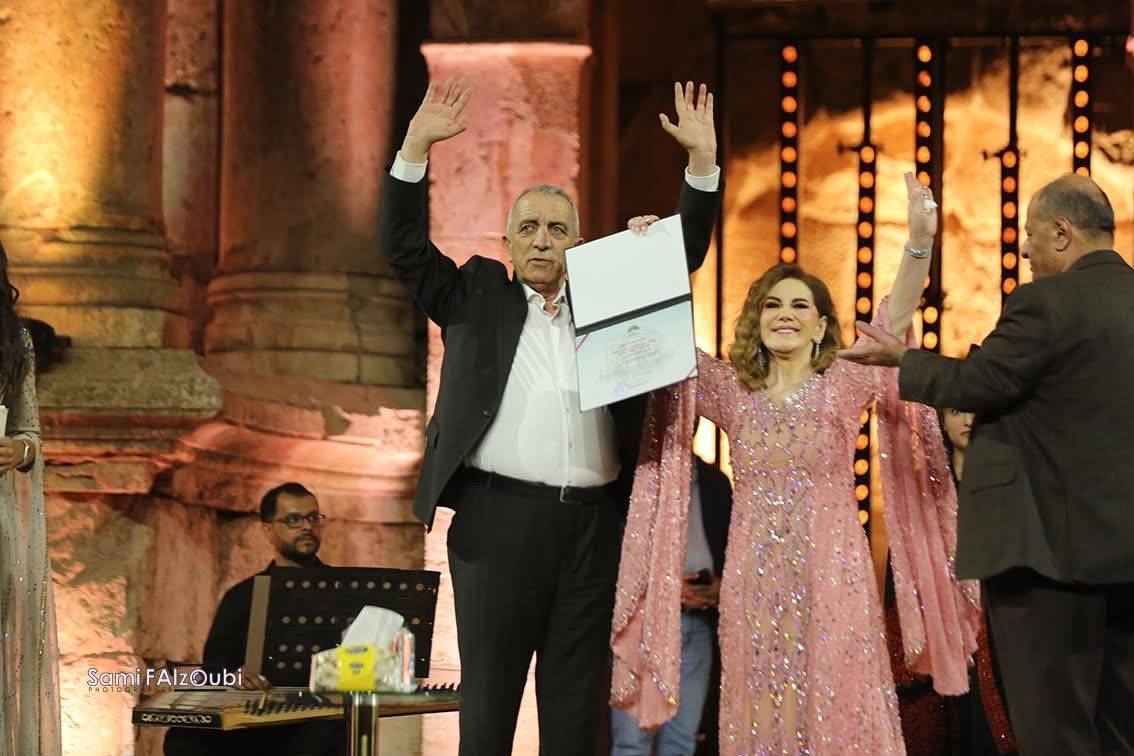 ميادة الحناوي تعيد زمن الفن الجميل إلى المسرح الجنوبي