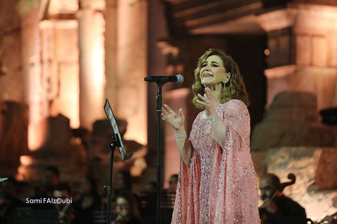 ميادة الحناوي تعيد زمن الفن الجميل إلى المسرح الجنوبي