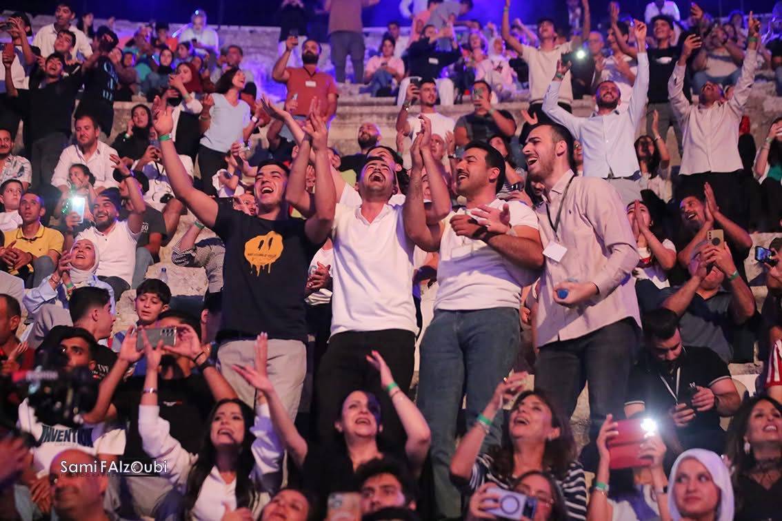 ميادة الحناوي تعيد زمن الفن الجميل إلى المسرح الجنوبي