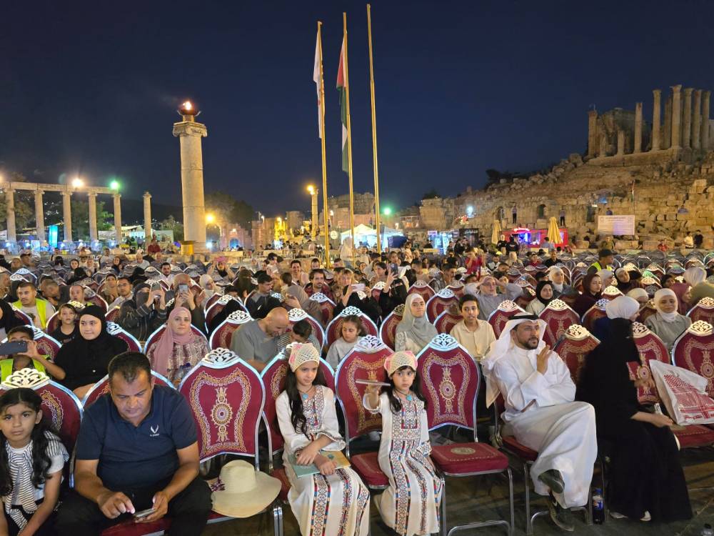 مسرح الساحة الرئيسية في جرش يتزين بالأصالة والتراث واختلاف الثقافات