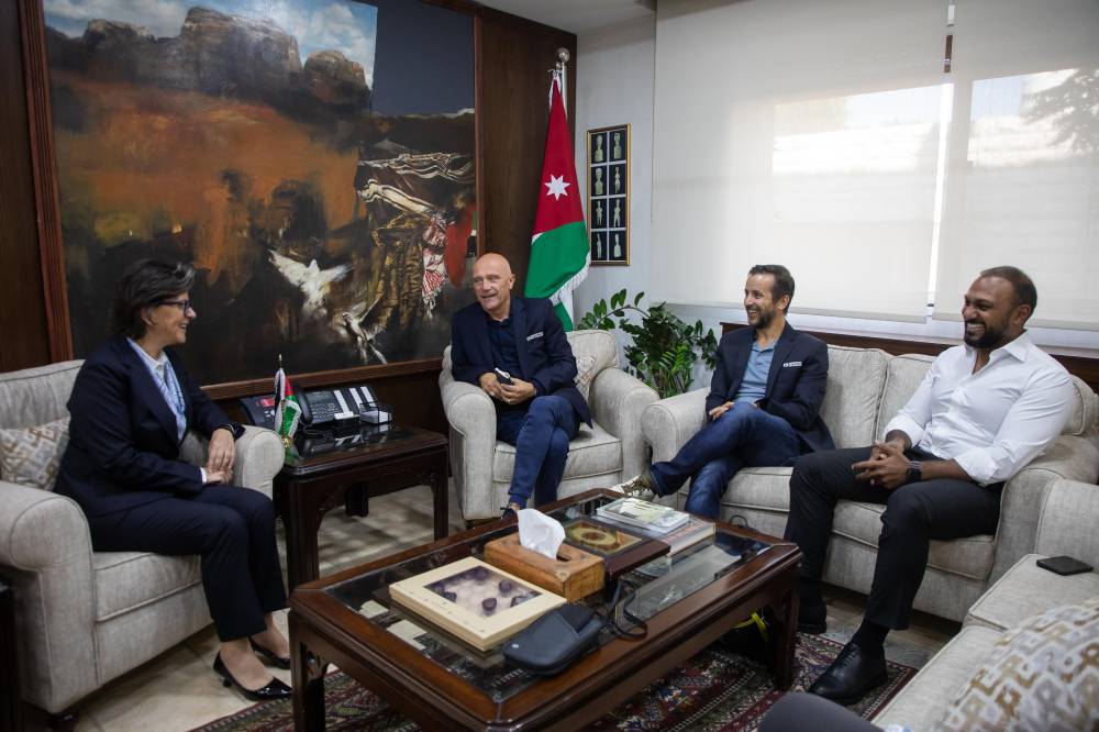 وزيرة السياحة والآثار تلتقي ممثلي ومنظمي ماراثون الرمال العالمي