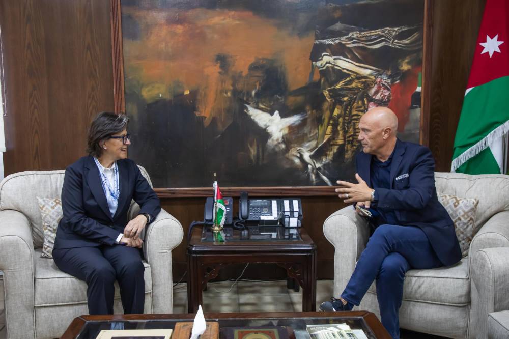 وزيرة السياحة والآثار تلتقي ممثلي ومنظمي ماراثون الرمال العالمي