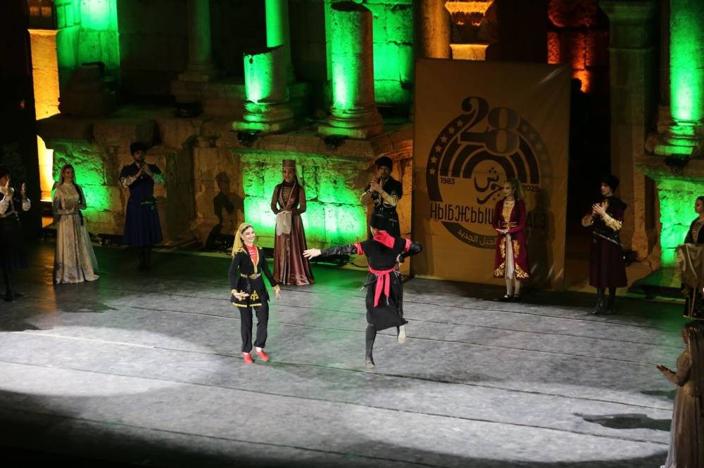  الأكثر مشاركة في مهرجان جرش فرقة  نادي الجيل  تقدم فلكلور وتراث الشركس على المسرح الجنوبي