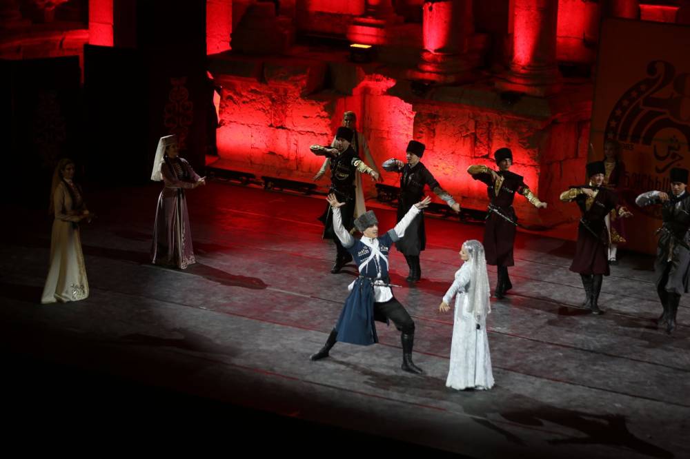  الأكثر مشاركة في مهرجان جرش فرقة  نادي الجيل  تقدم فلكلور وتراث الشركس على المسرح الجنوبي