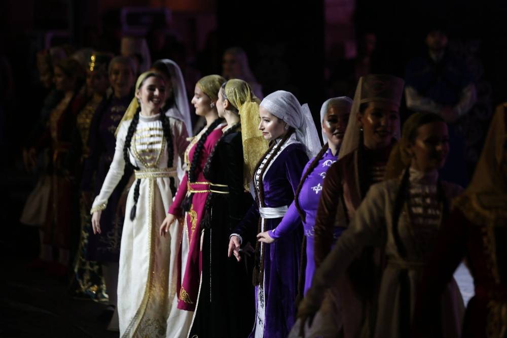  الأكثر مشاركة في مهرجان جرش فرقة  نادي الجيل  تقدم فلكلور وتراث الشركس على المسرح الجنوبي