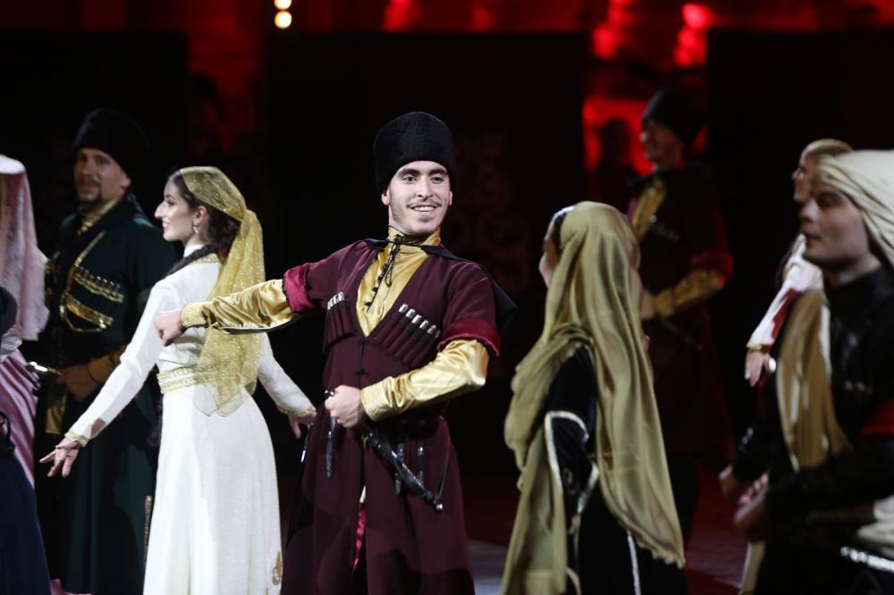  الأكثر مشاركة في مهرجان جرش فرقة  نادي الجيل  تقدم فلكلور وتراث الشركس على المسرح الجنوبي