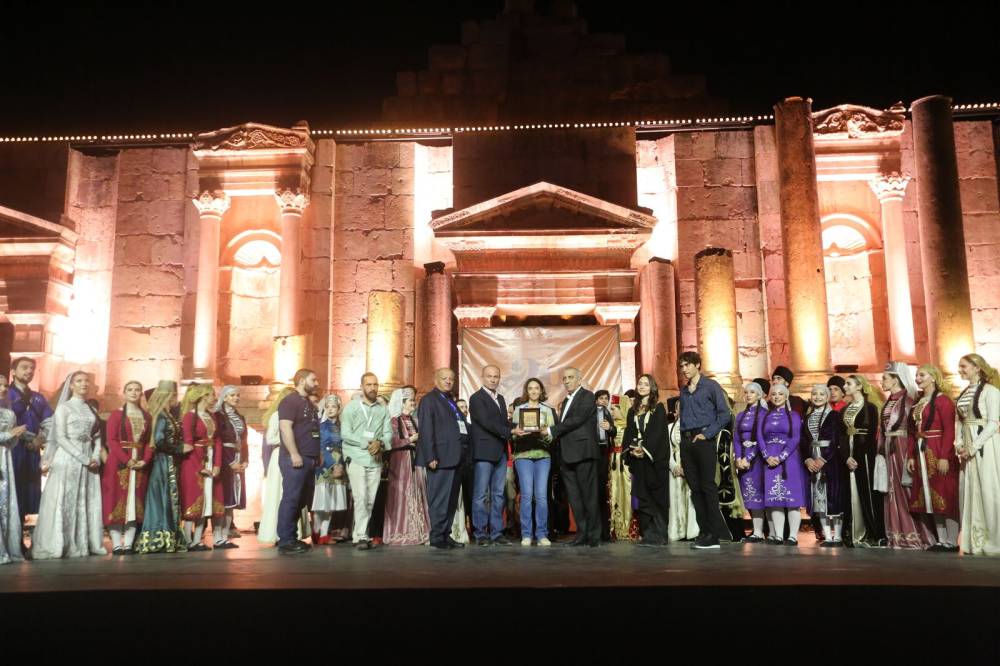  الأكثر مشاركة في مهرجان جرش فرقة  نادي الجيل  تقدم فلكلور وتراث الشركس على المسرح الجنوبي