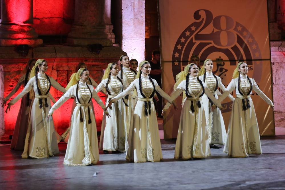  الأكثر مشاركة في مهرجان جرش فرقة  نادي الجيل  تقدم فلكلور وتراث الشركس على المسرح الجنوبي