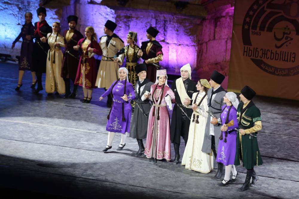  الأكثر مشاركة في مهرجان جرش فرقة  نادي الجيل  تقدم فلكلور وتراث الشركس على المسرح الجنوبي