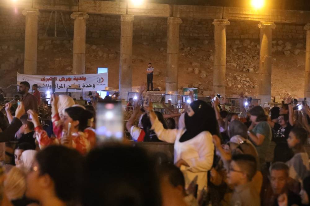 فعاليات متنوعة على الساحة الرئيسية تجمع بين التراث والفن المعاصر في رحاب جرش