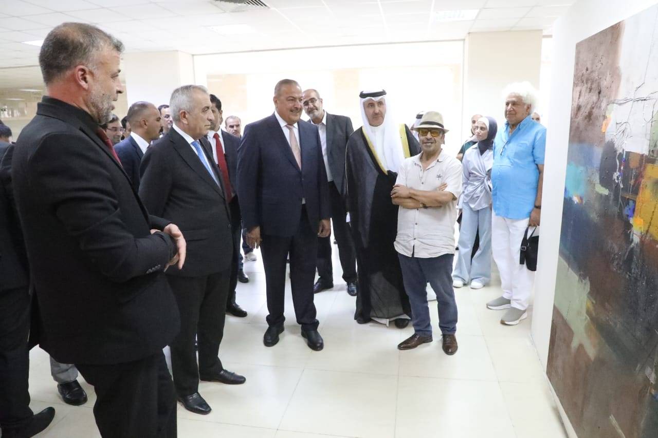 وزير الثقافة يفتتح معرض سيمبوزيوم الرسم والحروفية