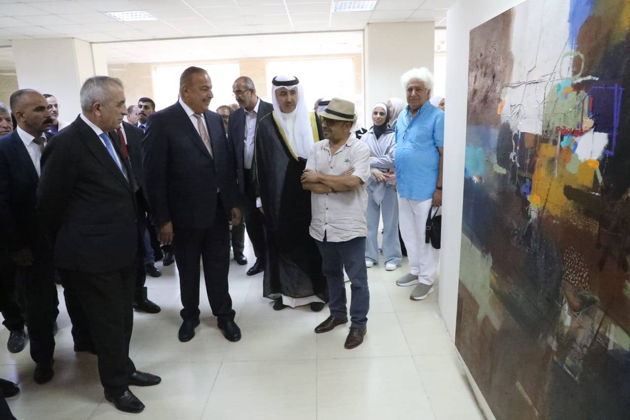 وزير الثقافة يفتتح معرض سيمبوزيوم الرسم والحروفية