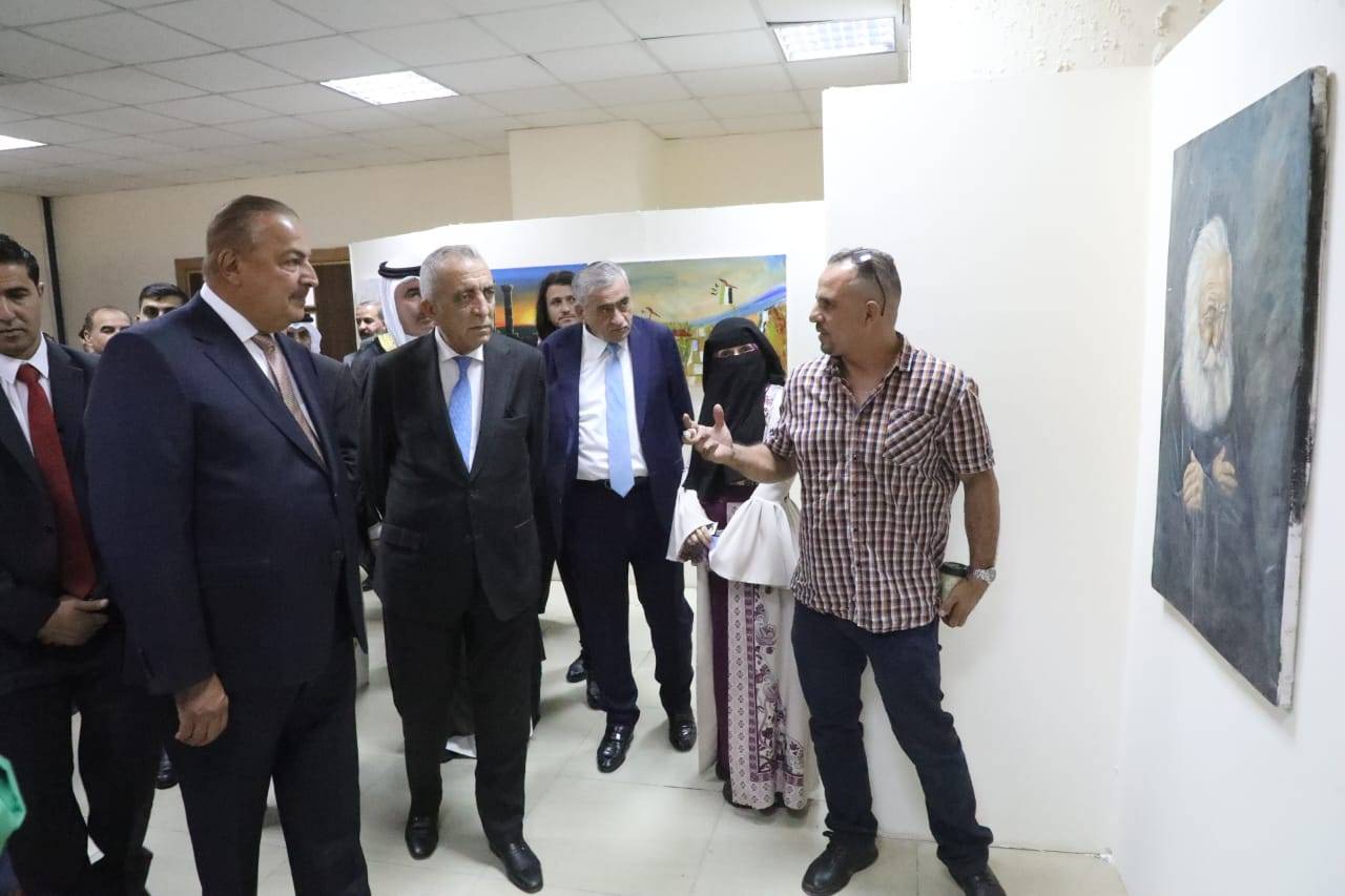 وزير الثقافة يفتتح معرض سيمبوزيوم الرسم والحروفية