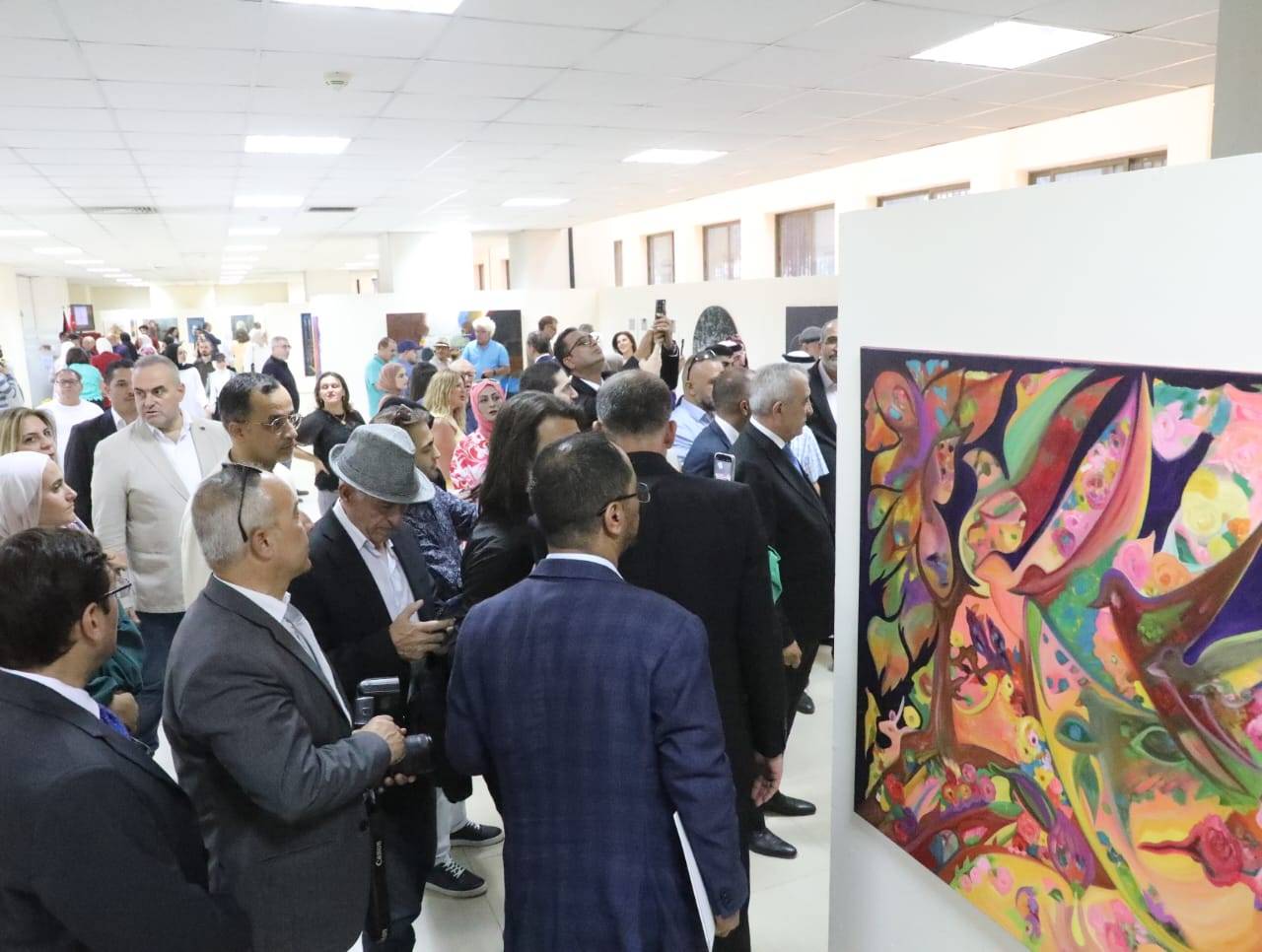 وزير الثقافة يفتتح معرض سيمبوزيوم الرسم والحروفية