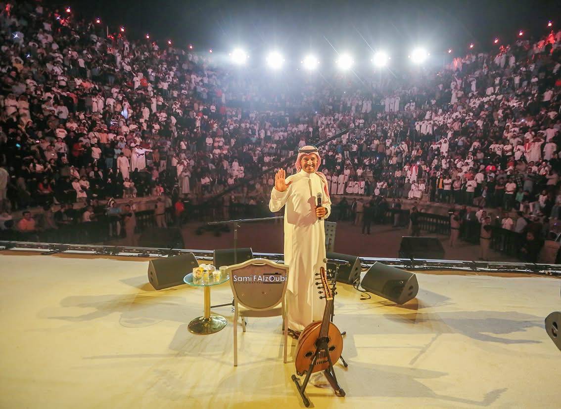 خالد عبدالرحمن يشعل المدرج الروماني بـ”شلون مغليك”