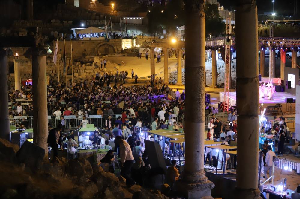 الساحة الرئيسية تنسج حكاية جديدة من الفرح بعروض فنية مميزة في أمسية جرشية