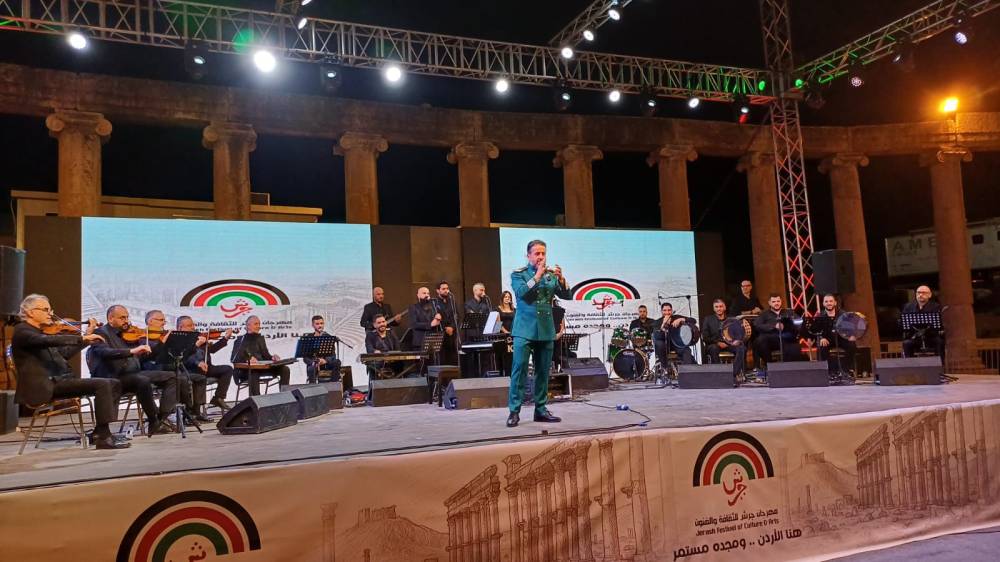 مسرح الساحة الرئيسة يحتفي بموسيقى الشرق والغرب بجرش39