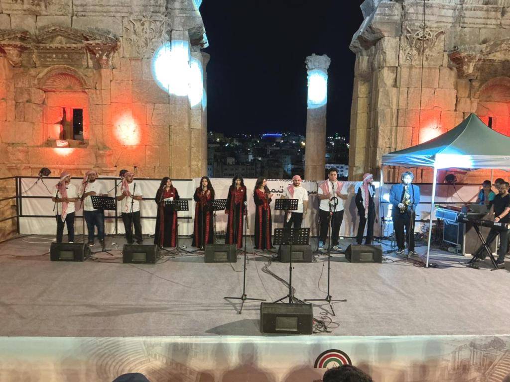 فرقة كورال جامعة عمان الاهلية تتألق بمهرجان جرش .. صور