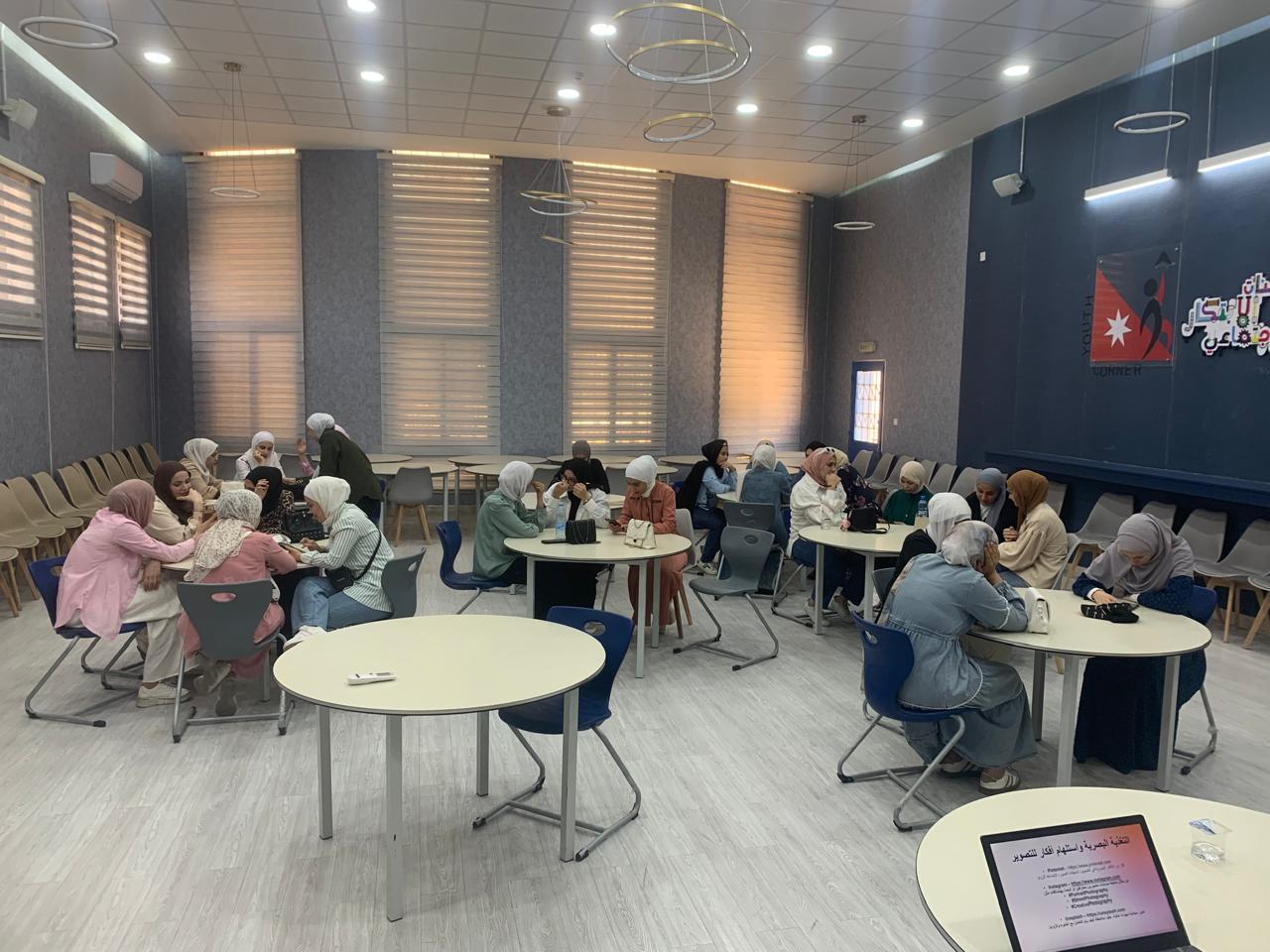 مركز شابات القويسمة ينظم دورة في فن التصوير الفوتوغرافي