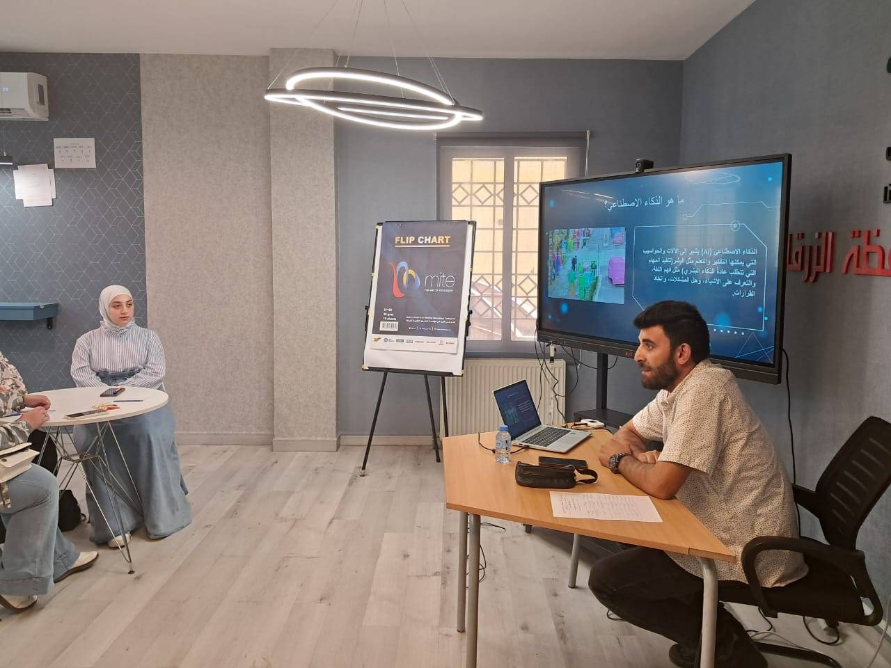 انطلاق معسكر الذكاء الاصطناعي والأمن السيبراني في مركز شباب وشابات حي الأمير محمد