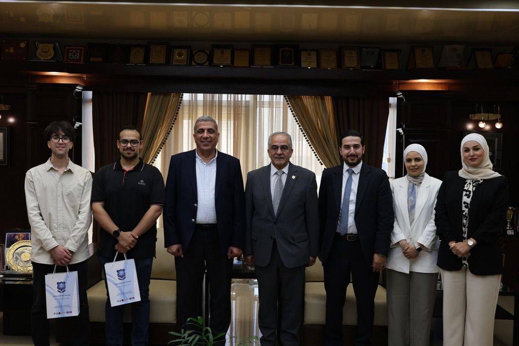 رئيس عمّان الأهلية يكرّم فريق الجامعة الفائز بالمركز الثالث بمسابقة FinTech Rally