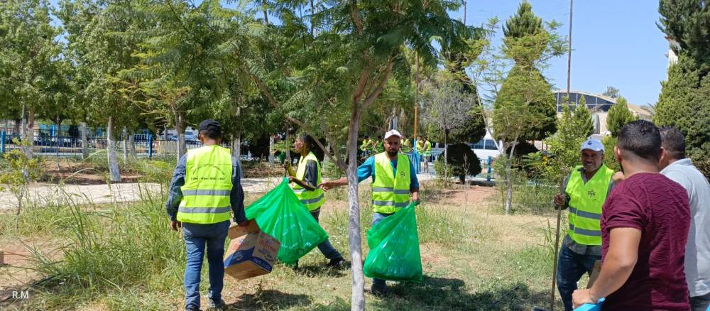 مديرية بيئة الزرقاء تطلق حملة بهمتنا.. نحمي بيئتنا في مدينة الأمير محمد للشباب