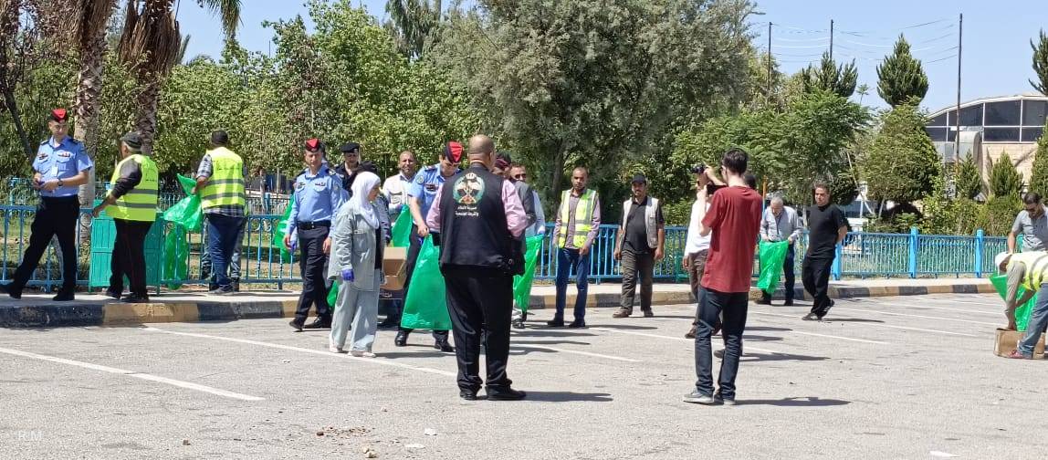 مديرية بيئة الزرقاء تطلق حملة بهمتنا.. نحمي بيئتنا في مدينة الأمير محمد للشباب