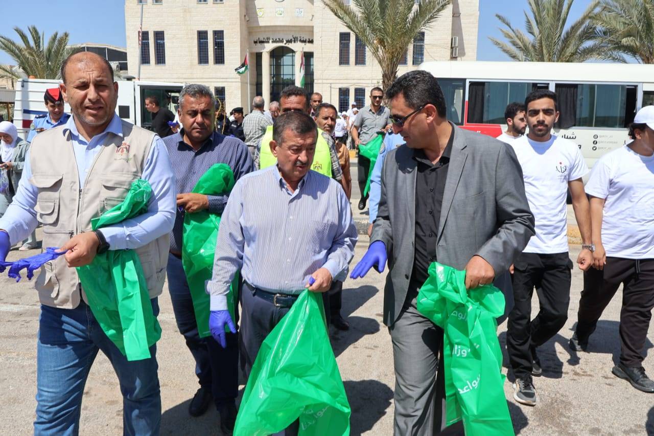 مديرية بيئة الزرقاء تطلق حملة بهمتنا.. نحمي بيئتنا في مدينة الأمير محمد للشباب