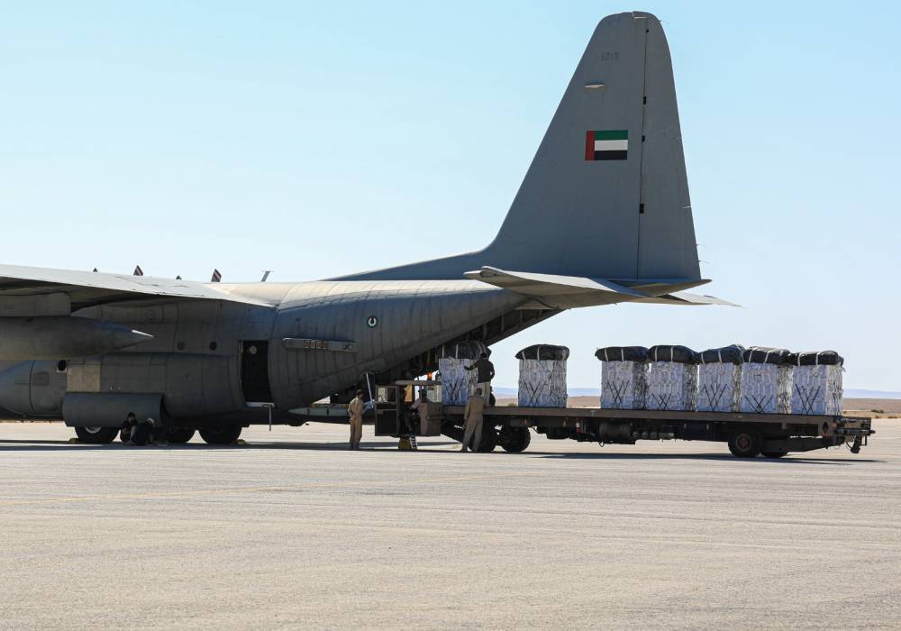 خمس طائرات عسكرية تحمل على متنها (٣٥) طناً من المساعدات الإنسانية لغزة