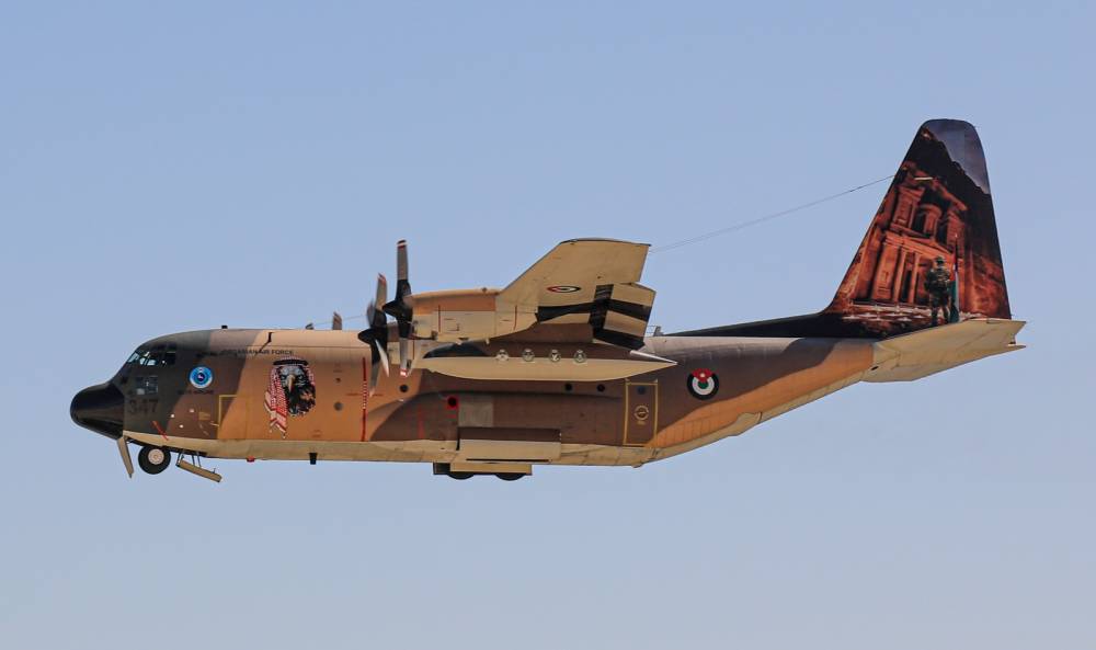 خمس طائرات عسكرية تحمل على متنها (٣٥) طناً من المساعدات الإنسانية لغزة